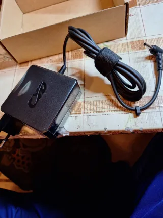 Cargador CYD para portátil