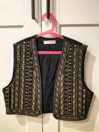 Chaleco negro bordado Lilyrose Talla M