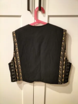 Chaleco negro bordado Lilyrose Talla M