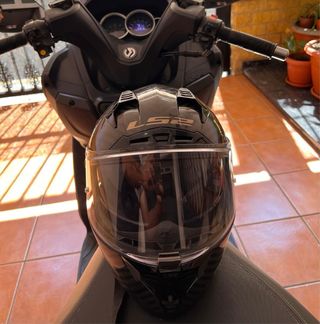 Moto SYM Joymax 300 Negra/Gris en perfecto estado