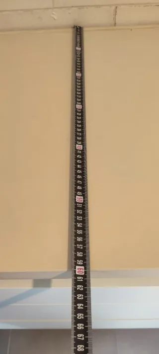 Muebles de cocina beige y blancos