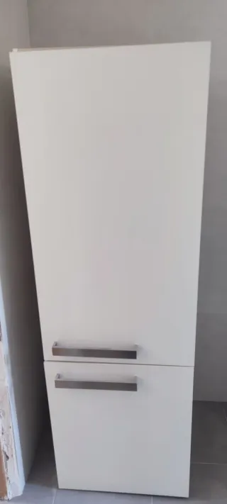 Muebles de cocina beige y blancos