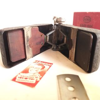 Raro Afiador de Lâminas Antigo Bond Edge-Bak 1934