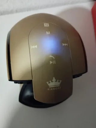 Altavoz Bluetooth Dorado