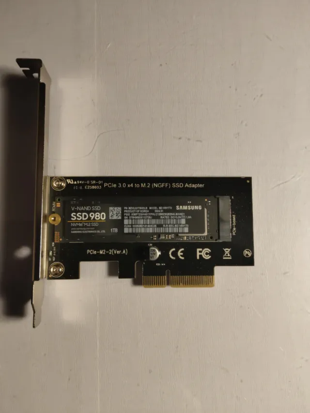 Samsung 980 1TB NVMe M.2 SSD + Adaptador PCIe