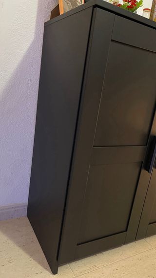 Armario puertas madera negro
