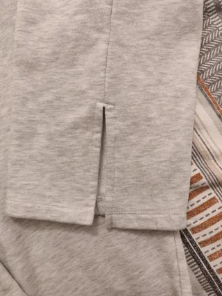 Pantalones gris con dibujo de Stitch