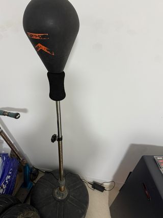 Saco de boxeo con base y cargador