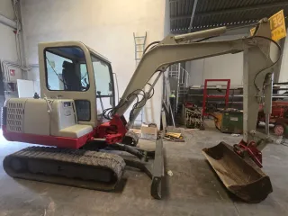 Retroexcavadora Takeuchi 3.500 kg