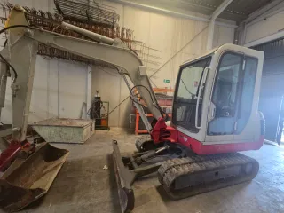 Retroexcavadora Takeuchi 3.500 kg