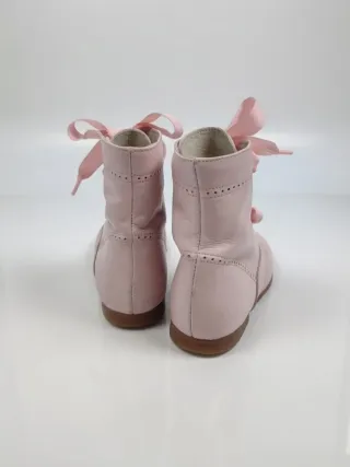 Botines rosas con lazo