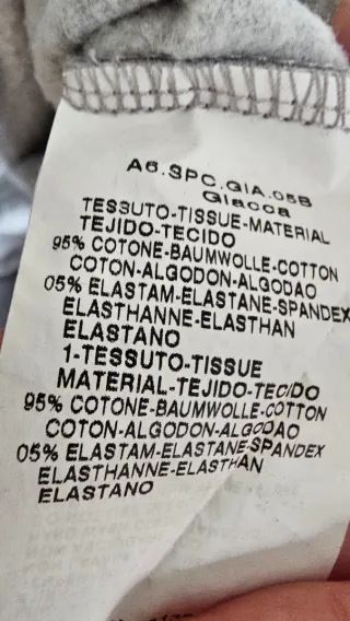 Chaqueta con capucha bordada y pedrería