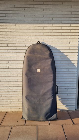 Tabla F-One 5’5” x 27” x 4.3” — 88L con funda