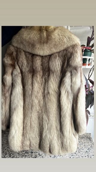 Abrigo de piel de zorro blanco