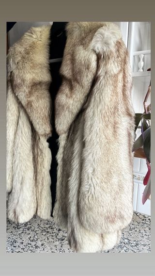 Abrigo de piel de zorro blanco
