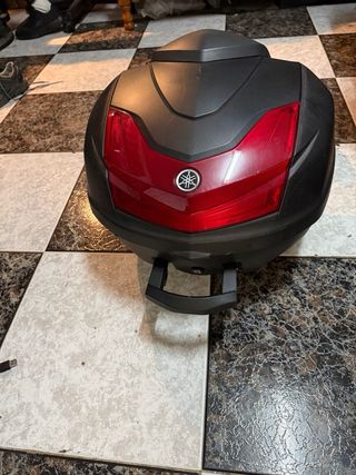 Baúl para 2 cascos + Soporte Original. Yamaha xmax