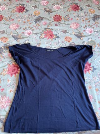 Camiseta azul escote redondo