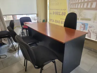 Mesa de oficina madera y negro