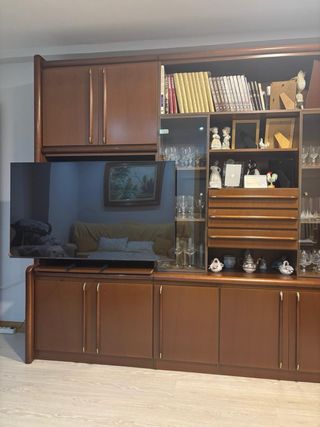 Sofá de madera tallada