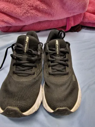 Zapatillas Nike Running Negras y Blancas