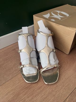 Sandalias Zara doradas