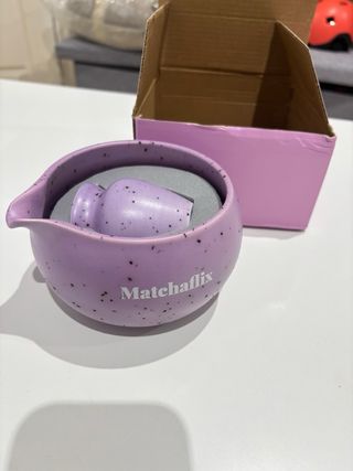Cuenco de cerámica para matcha morado