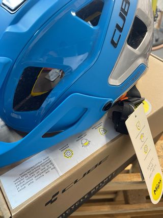 Casco CUBE Strover Action Team Talla M, con caja