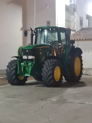 Tractor John Deere para labranza