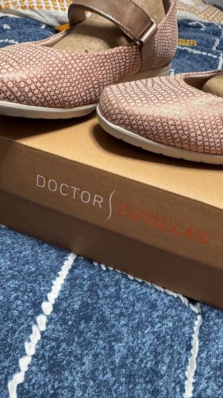 Zapatos rosas con tira  Zapato marron