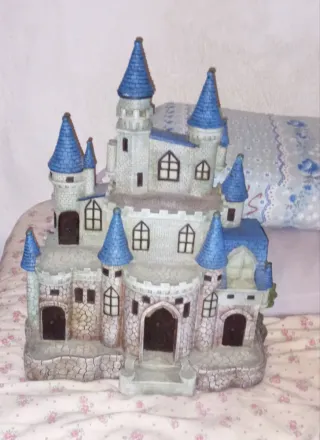 Castillo decorativo cerámica azul y gris