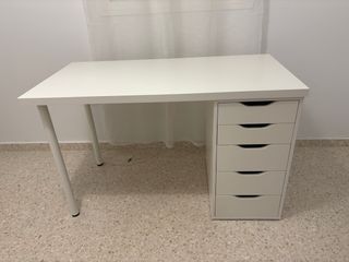 Due scrivanie bianche con cassettiera. 60€ x1