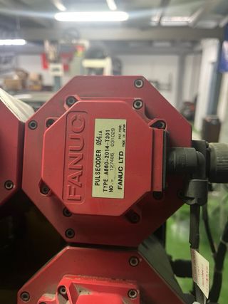 Robot Fanuc R-2000iA 165F y consola RJ3iB