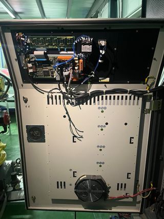 Robot Fanuc R-2000iA 165F y consola RJ3iB