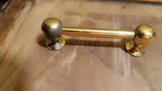 Tirador antiguo dorado metal