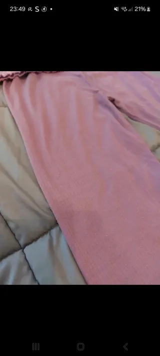 Pigiama a cuori viola e bianchi