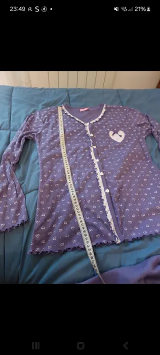 Pigiama a cuori viola e bianchi