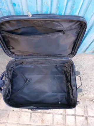 Maleta pequeña azul con ruedas