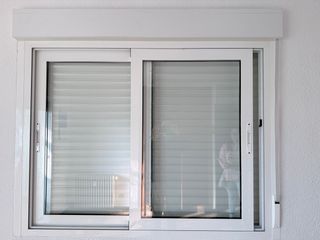 Lote ventanas, balconeras y puertas con persiana