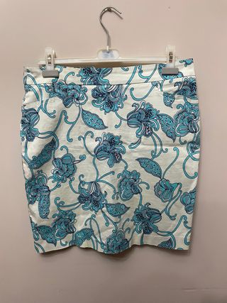 Falda estampada floral azul y blanco