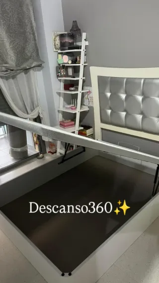 Canapé abatible blanco y plateado