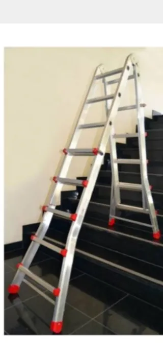 Escalera Multiusos Telescópica de Aluminio.