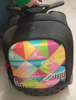 Mochila trolley roller escolar con diseño geométri
