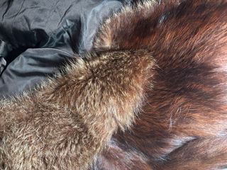 Abrigo pelo sintético oversize marrón