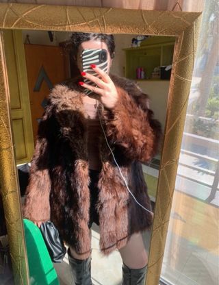 Abrigo pelo sintético oversize marrón