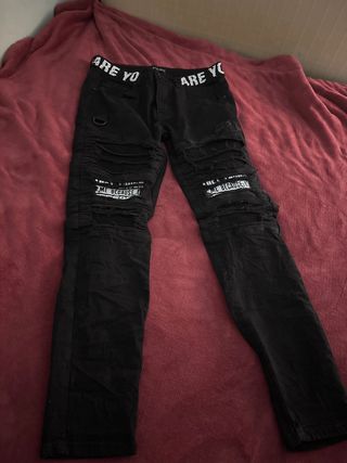 Pantalón vaquero negro roto niño
