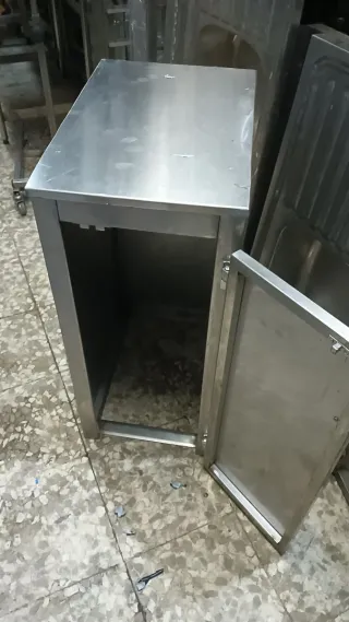 Mesa estrecha acero inoxidable con puerta