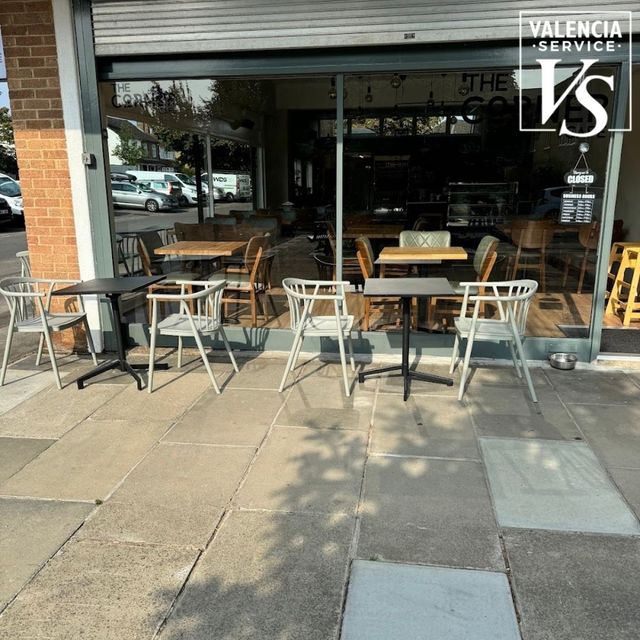 0857 – RESTAURANTE BAR CAFETERÍA EN ESQUINA