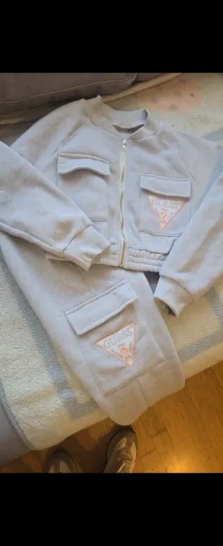 Conjunto deportivo Guess mujer gris y rosa