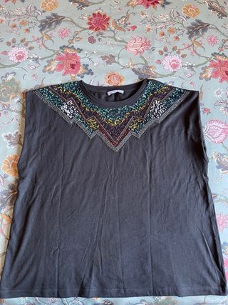 Camiseta Zara con pedrería