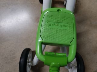 Triciclo infantil con remolque azul